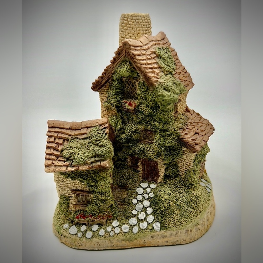 Adorable Hand Made Painted Ivy Cottage by Artist David Winter in Great Britain.